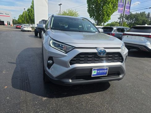 Used 2021 Toyota RAV4 XLE Premium AWD/4WD image 9