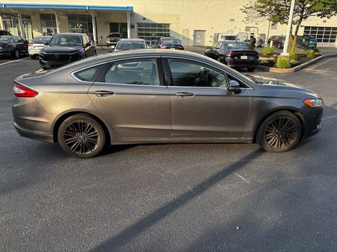 Used 2014 Ford Fusion SE w/ Equipment Group 202A FWD image 8
