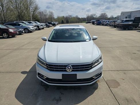 Used 2018 Volkswagen Passat 2.0T SEL Premium image 2