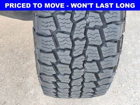 Used 2025 Chevrolet Silverado 1500 ZR2 w/ Technology Package AWD/4WD image 18