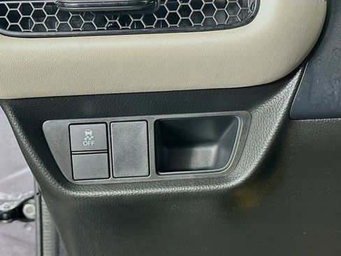 Used 2023 Honda HR-V LX image 17
