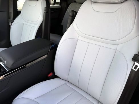 New 2026 Land Rover Range Rover Sport Dynamic SE AWD/4WD image 18