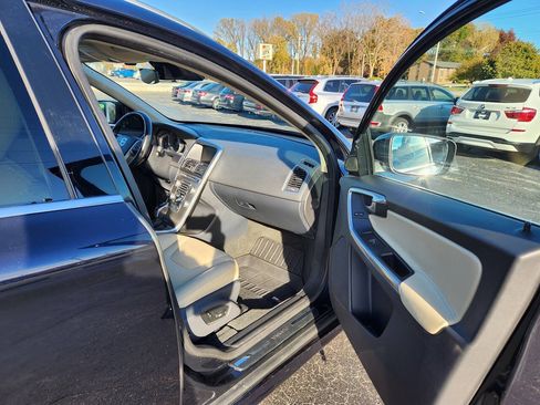 Used 2016 Volvo XC60 T5 Premier w/ Proximity Package FWD image 14