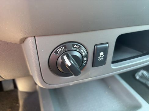 Used 2019 Nissan Frontier SV image 19