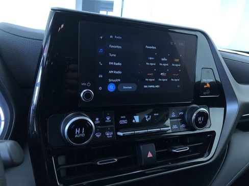 Certified 2023 Toyota Highlander L image 27