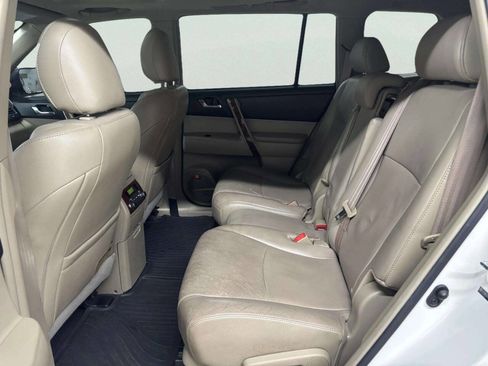 Used 2013 Toyota Highlander Limited AWD/4WD image 16
