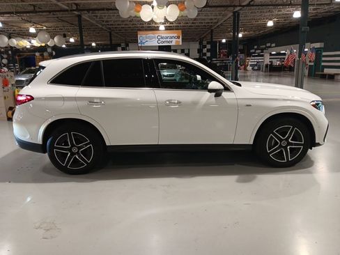 Used 2025 Mercedes-Benz GLC 350e 4MATIC image 11