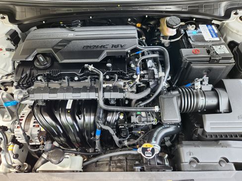 Certified 2025 Hyundai Elantra Sport FWD image 17