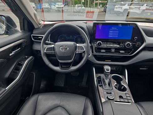 Used 2024 Toyota Highlander Platinum AWD/4WD image 25