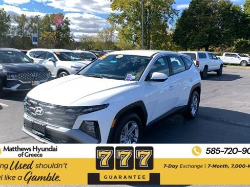 Certified 2025 Hyundai Tucson SE image 1