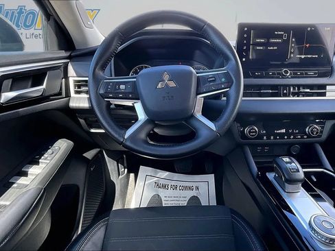 Used 2025 Mitsubishi Outlander SE AWD/4WD image 12