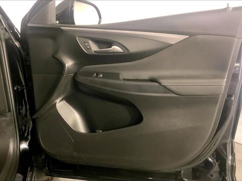 Used 2025 Buick Envista Avenir FWD image 25