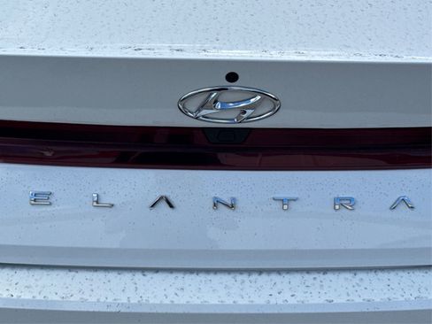 Used 2023 Hyundai Elantra SEL w/ Cargo Package image 18