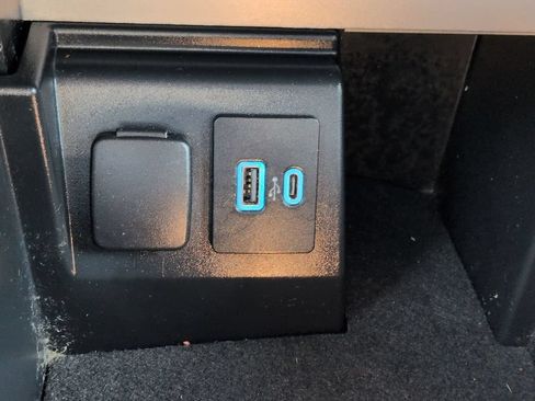 Used 2023 Ford Explorer Limited RWD image 23