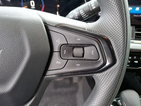 Used 2025 Chevrolet Trax LT FWD image 18