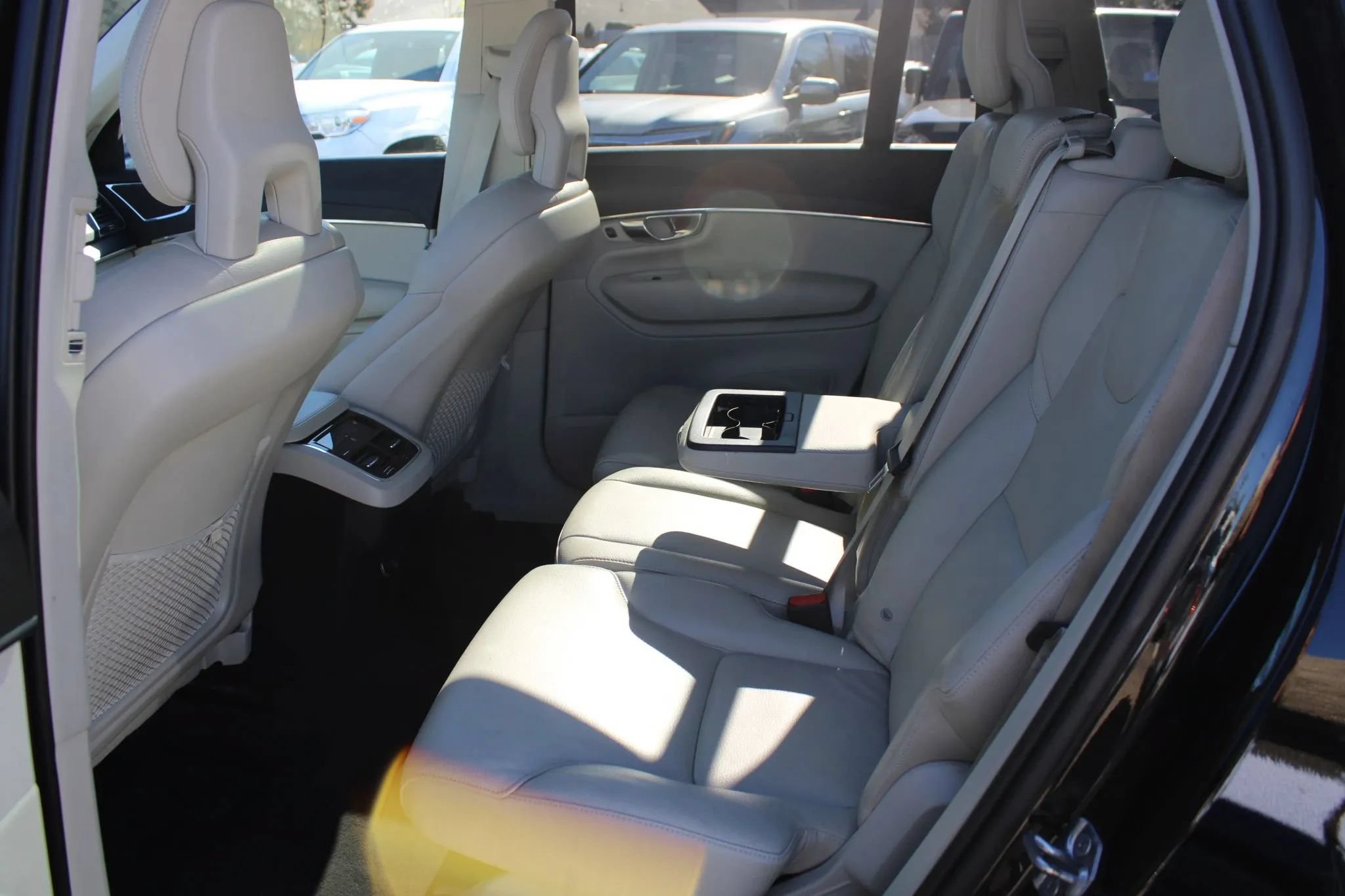 Used 2020 Volvo XC90 T6 Momentum AWD/4WD image 28