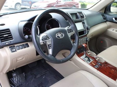 Used 2013 Toyota Highlander Limited AWD/4WD image 23
