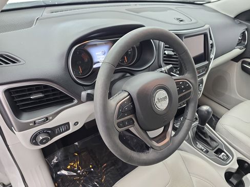 Used 2022 Jeep Cherokee Latitude Lux w/ Sun & Sound Group AWD/4WD image 16