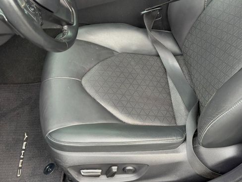 Used 2022 Toyota Camry XSE image 17