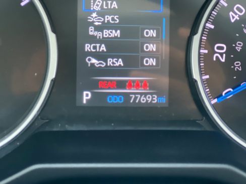 Used 2022 Toyota RAV4 XLE Premium image 25