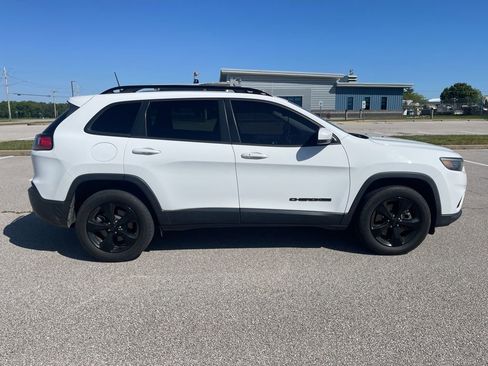 Used 2021 Jeep Cherokee Latitude Plus AWD/4WD image 2