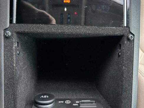 Used 2017 Jaguar F-PACE Premium image 41