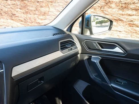 Used 2020 Volkswagen Tiguan SE image 22