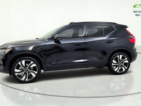 Used 2024 Volvo XC40 B5 Plus w/ Protection Package Premier AWD/4WD image 4