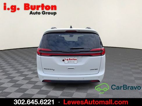 Used 2025 Chrysler Pacifica Limited FWD image 5