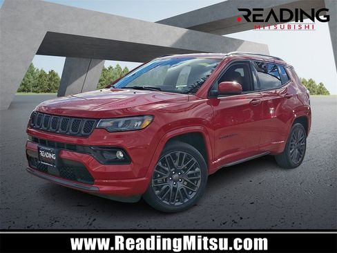 Used 2023 Jeep Compass Limited image 1