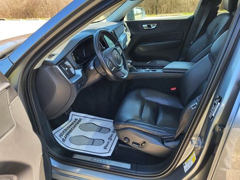 Used 2018 Volvo XC60 T6 Momentum w/ Advanced Package image 11