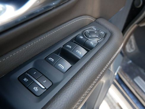 Used 2024 GMC Yukon Denali w/ Denali Reserve Package image 17