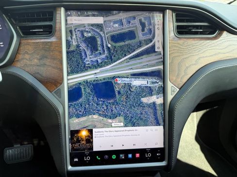 Used 2018 Tesla Model X 75D AWD/4WD image 28