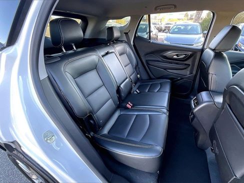 Used 2024 GMC Terrain SLT image 26