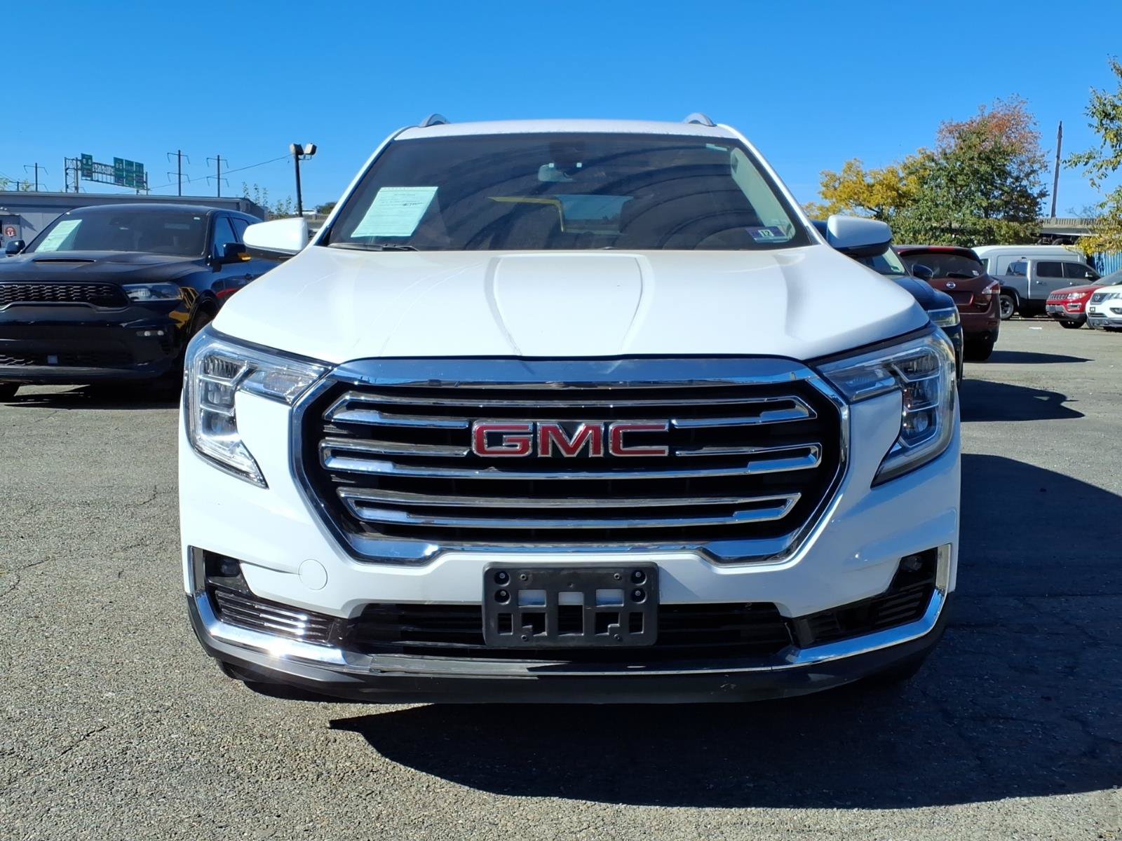 Used 2022 GMC Terrain SLT AWD/4WD image 2
