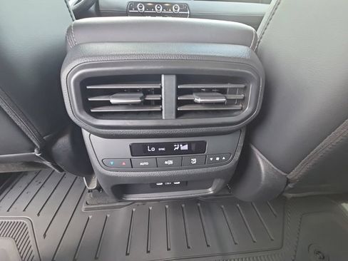 Used 2024 Honda Pilot Touring image 15