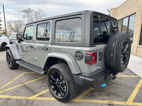 Used 2022 Jeep Wrangler Unlimited Sahara w/ Cold Weather Group image 7