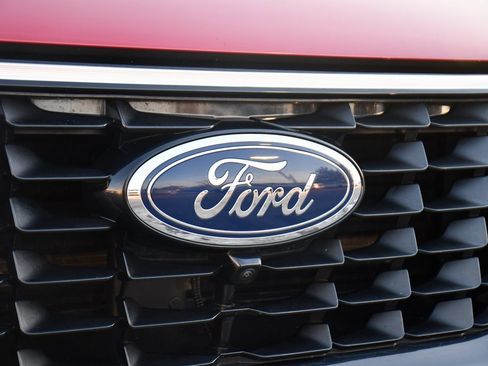 Used 2024 Ford Escape Platinum image 32