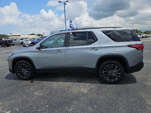 Used 2023 Chevrolet Traverse RS FWD image 3