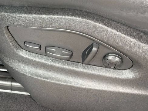 Used 2025 Porsche Cayenne Turbo AWD/4WD image 27