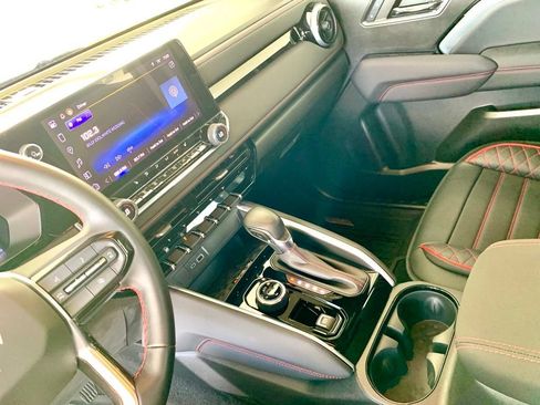 Used 2024 Chevrolet Colorado Z71 w/ Z71 Convenience Package 2 AWD/4WD image 39