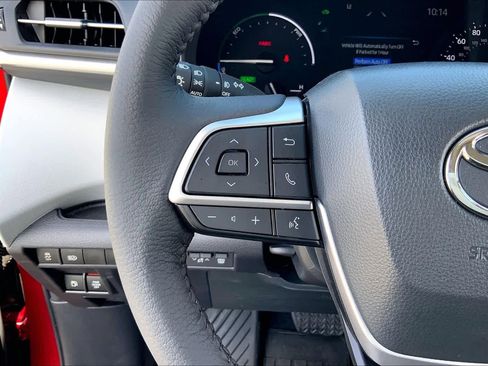 Used 2026 Toyota Sienna XLE FWD image 23