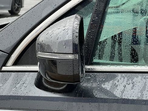 Used 2024 Kia Sorento S image 36