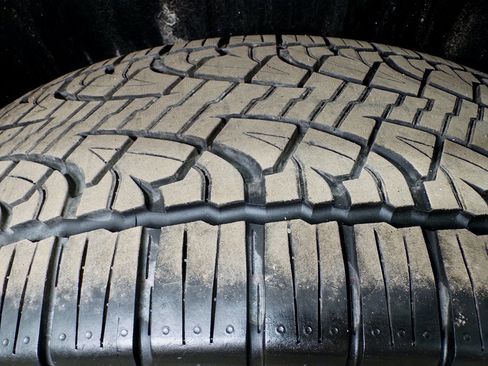 Used 2025 Tesla Cybertruck AWD Crew Cab image 37