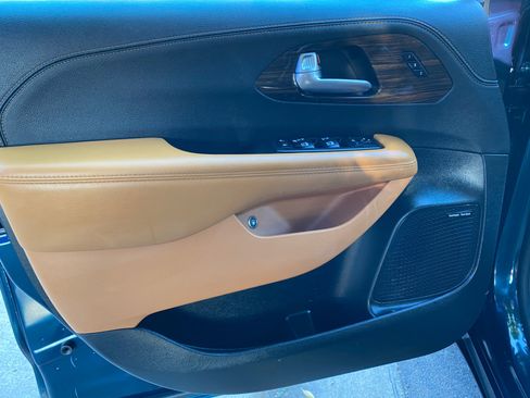 Used 2023 Chrysler Pacifica Pinnacle image 21