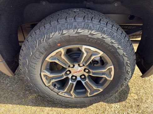 New 2026 GMC Sierra 1500 SLT w/ X31 Off-Road Package image 25