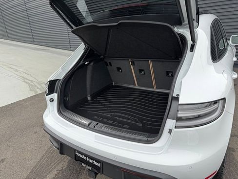 New 2026 Porsche Macan image 32