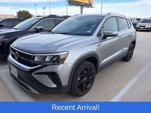 Used 2023 Volkswagen Taos SE w/ Panoramic Sunroof Package image 1