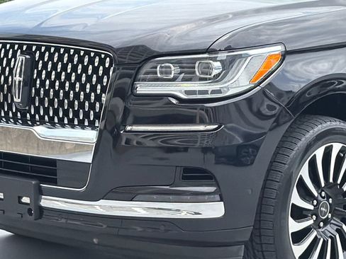 Used 2022 Lincoln Navigator Black Label AWD/4WD image 2