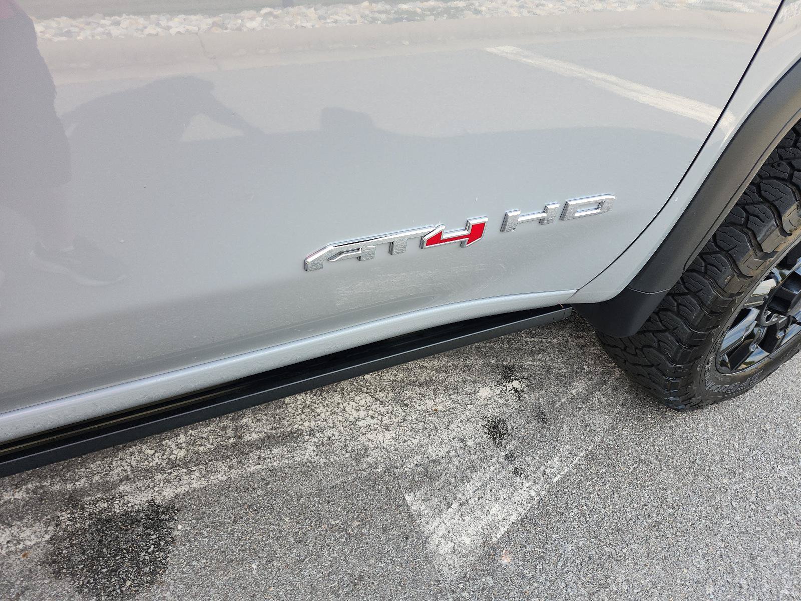 Used 2025 GMC Sierra 2500 AT4 w/ AT4 Premium Plus Package AWD/4WD image 7